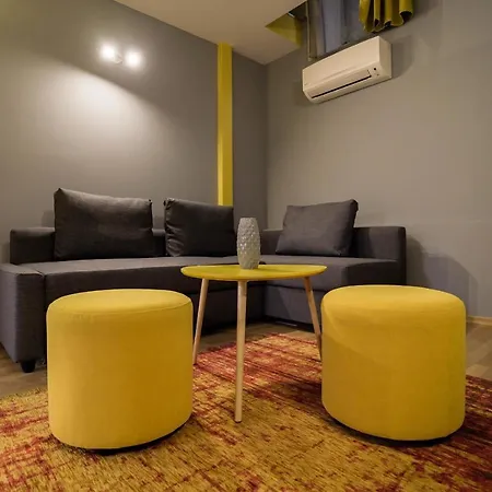 One Bedroom Maisonette A Minute Away From The Beach, City Center And Sea Garden