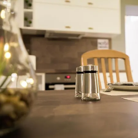Lägenhet One Bedroom Maisonette A Minute Away From The Beach, City Center And Sea Garden