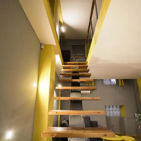 One Bedroom Maisonette A Minute Away From The Beach, City Center And Sea Garden *