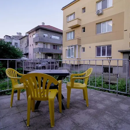 One Bedroom Maisonette A Minute Away From The Beach, City Center And Sea Garden Lägenhet Varna
